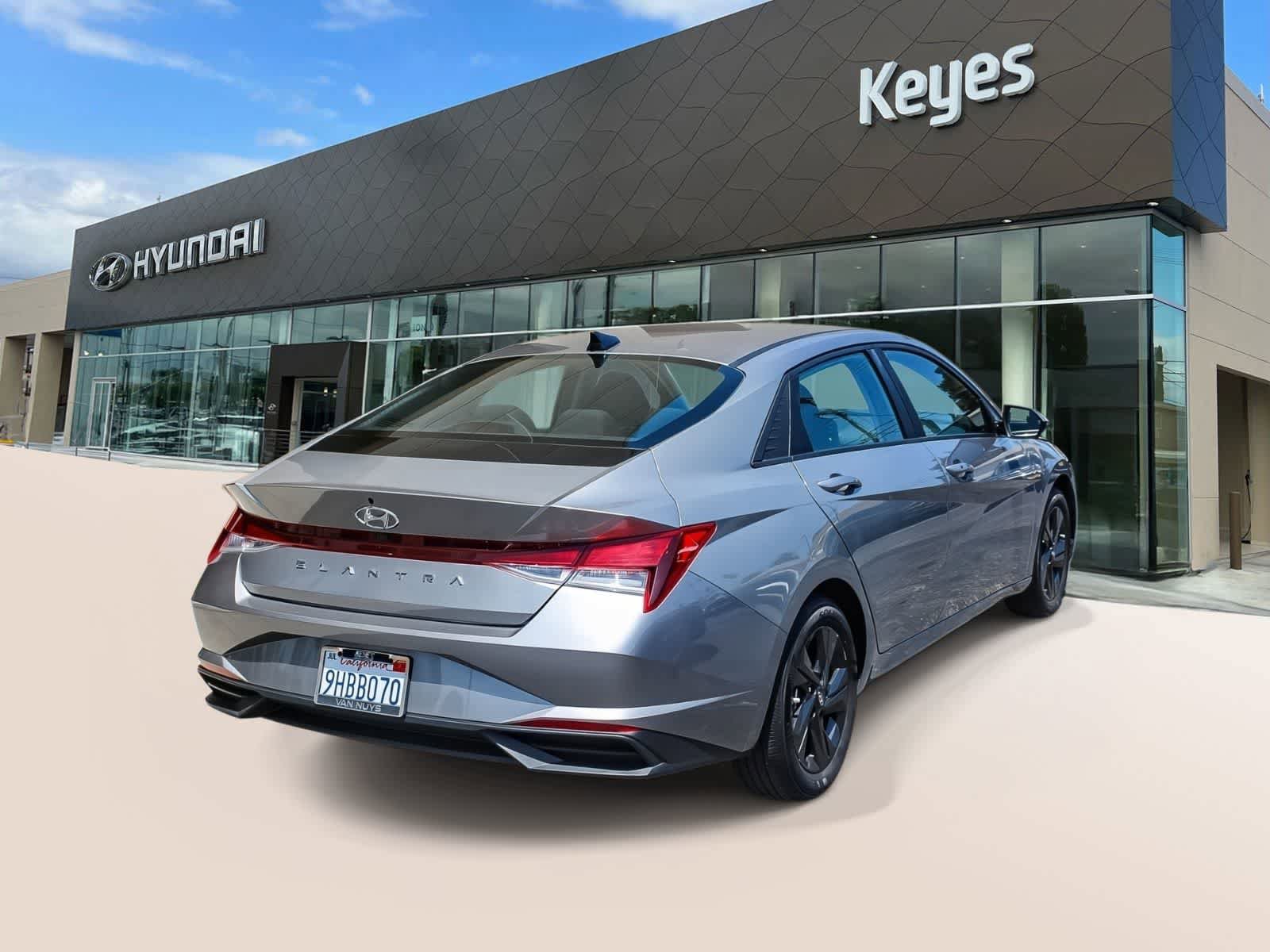 Used 2023 Hyundai Elantra SEL FWD image 4