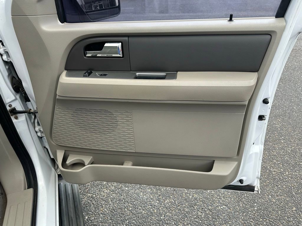 Used 2010 Ford Expedition XLT image 22