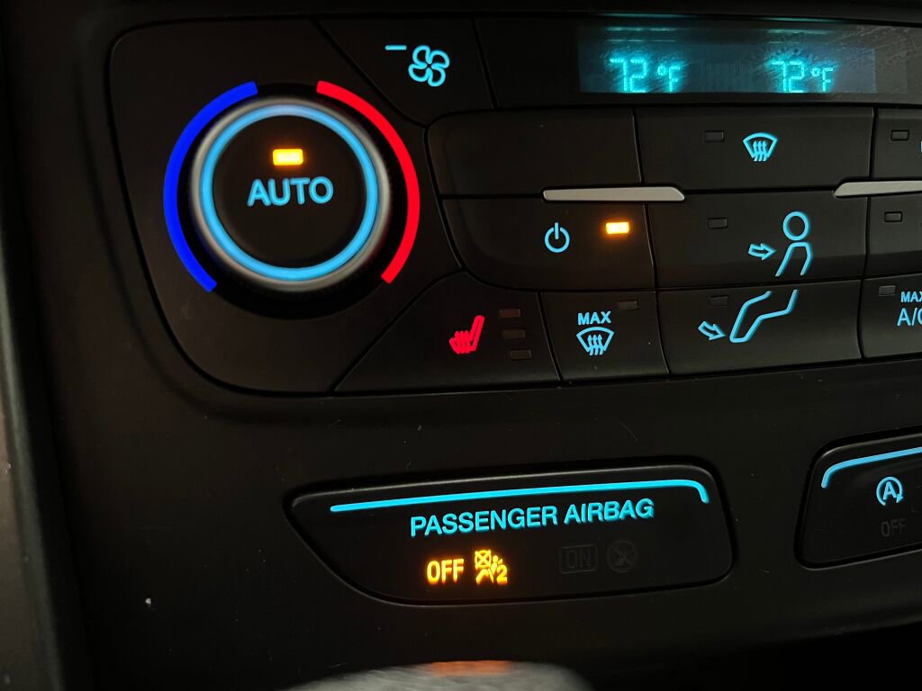 Used 2019 Ford Escape SE image 12