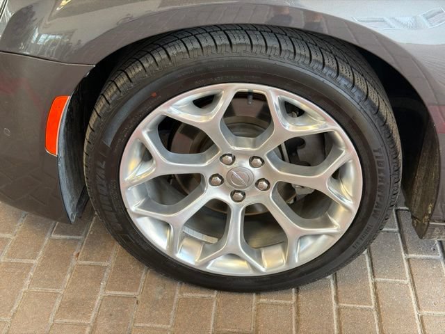 Used 2018 Chrysler 300 C w/ Safetytec Plus Group RWD image 10