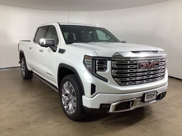 Used 2023 GMC Sierra 1500 Denali w/ Denali Reserve Package AWD/4WD image 3