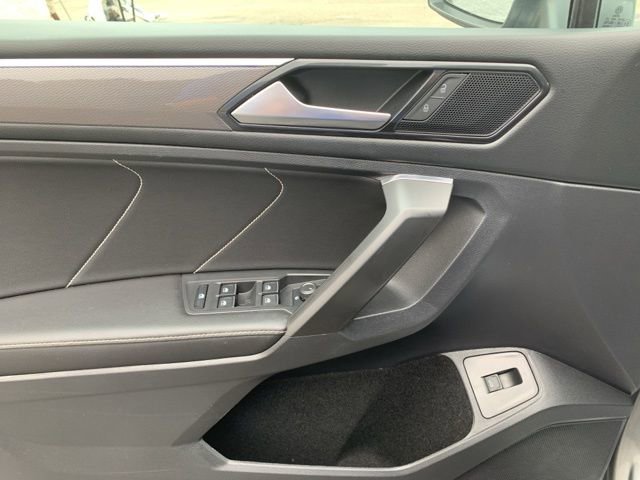 Used 2022 Volkswagen Tiguan SE R-Line image 23