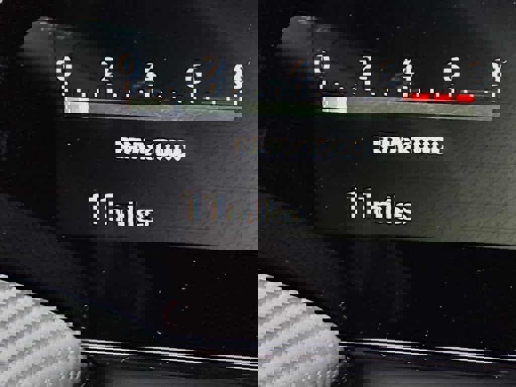 New 2025 Nissan Kicks SR image 14