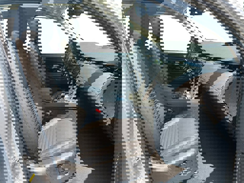 New 2025 Land Rover Discovery Sport S image 31