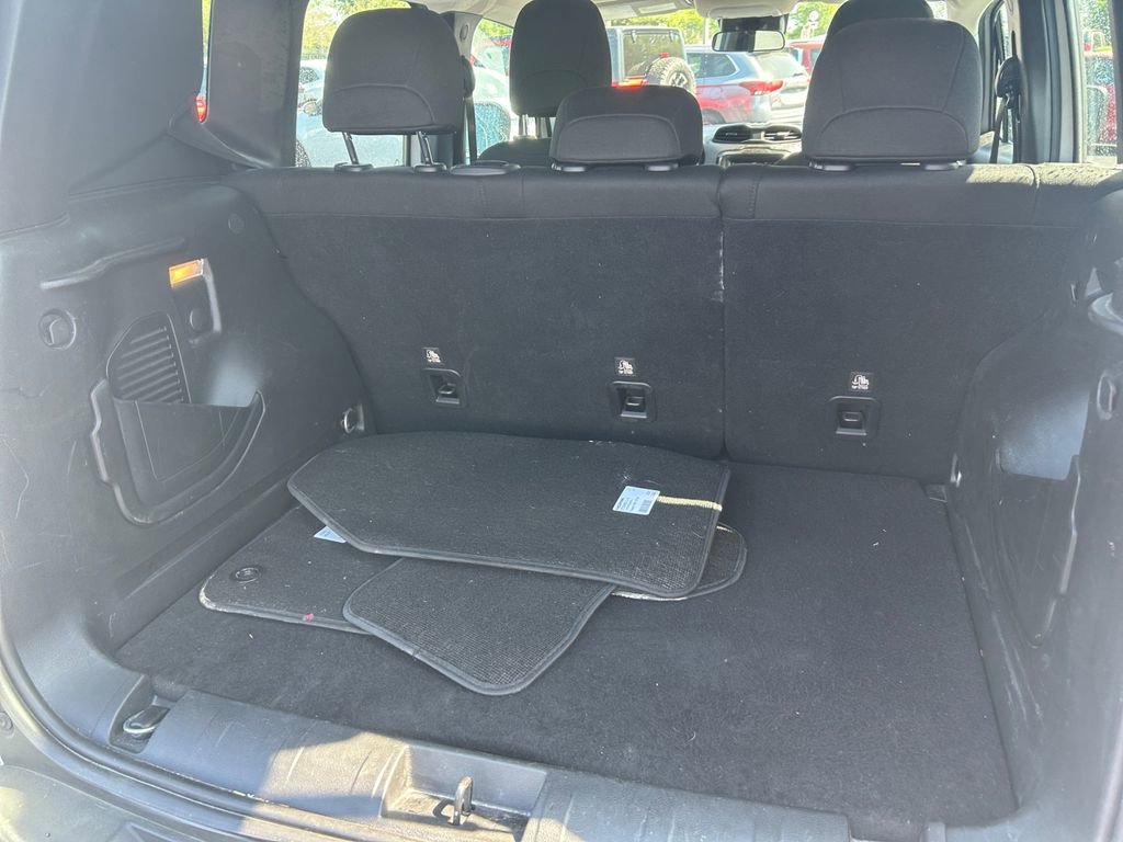 Used 2021 Jeep Renegade Sport image 17