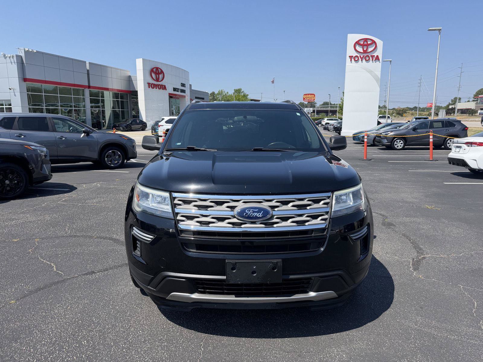Used 2018 Ford Explorer XLT AWD/4WD image 2