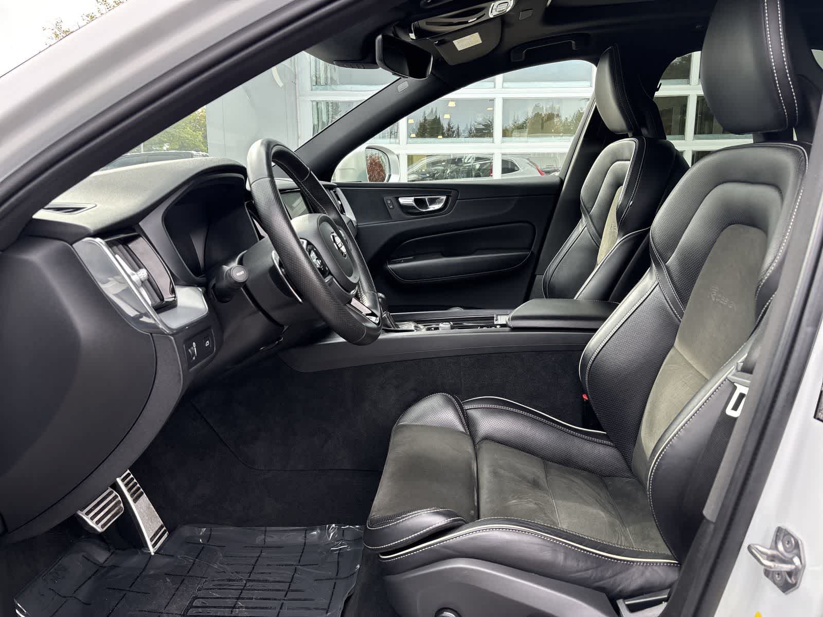 Used 2018 Volvo XC60 T6 R-Design w/ Convenience Package AWD/4WD image 8