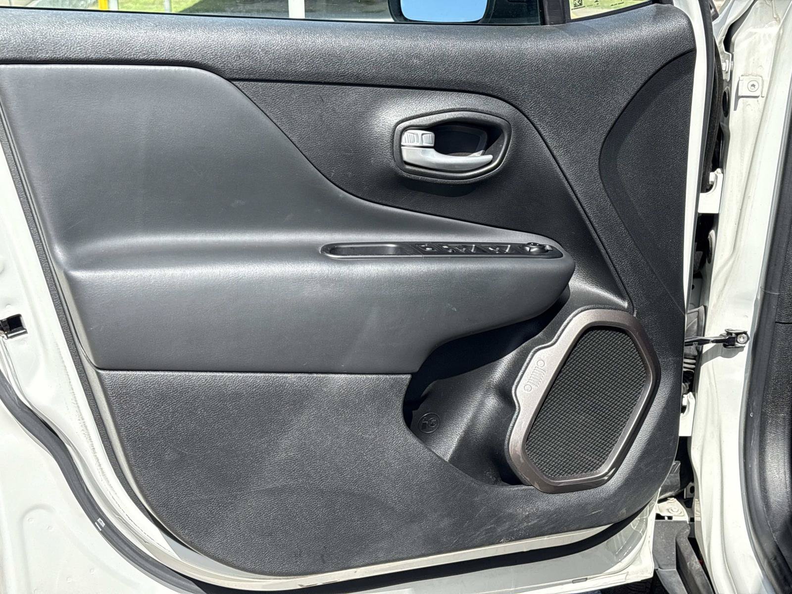 Certified 2023 Jeep Renegade Latitude AWD/4WD image 16