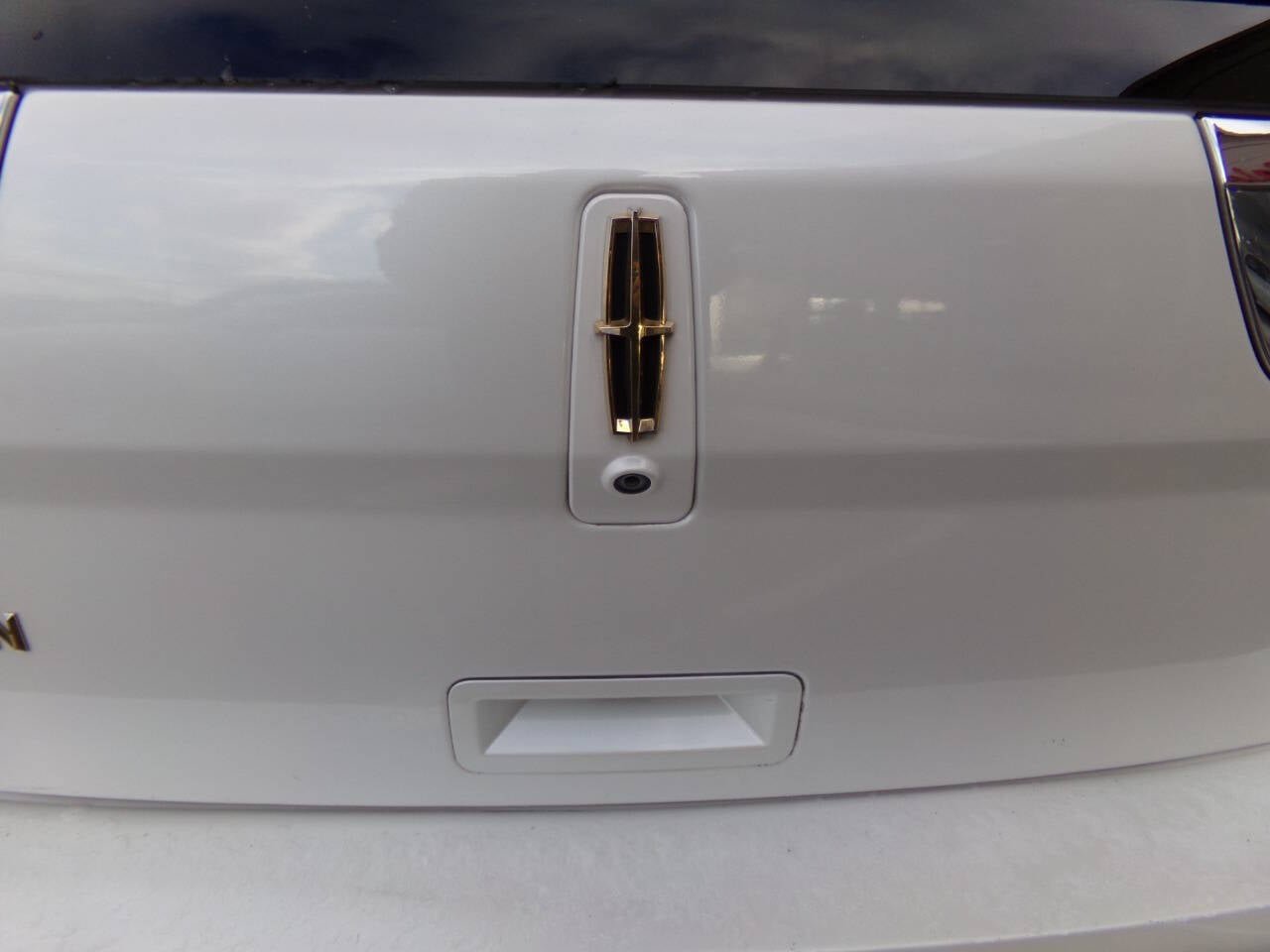 Used 2012 Lincoln MKX FWD image 19
