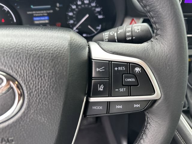 Used 2025 Toyota Sienna XLE w/ XLE Plus Package image 11