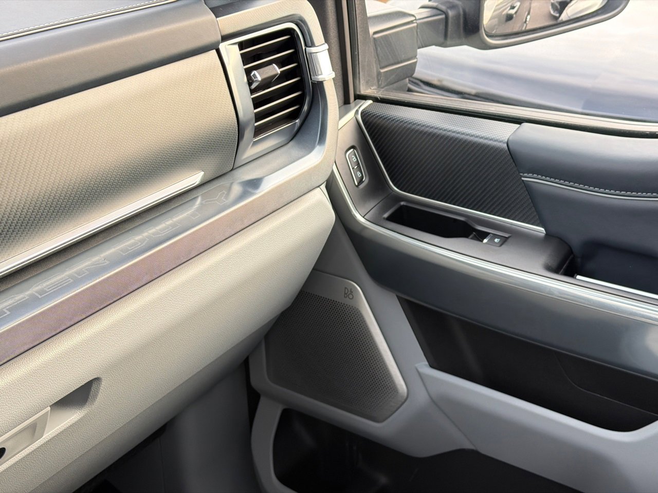 Used 2024 Ford F250 Limited w/ FX4 Off-Road Package image 37