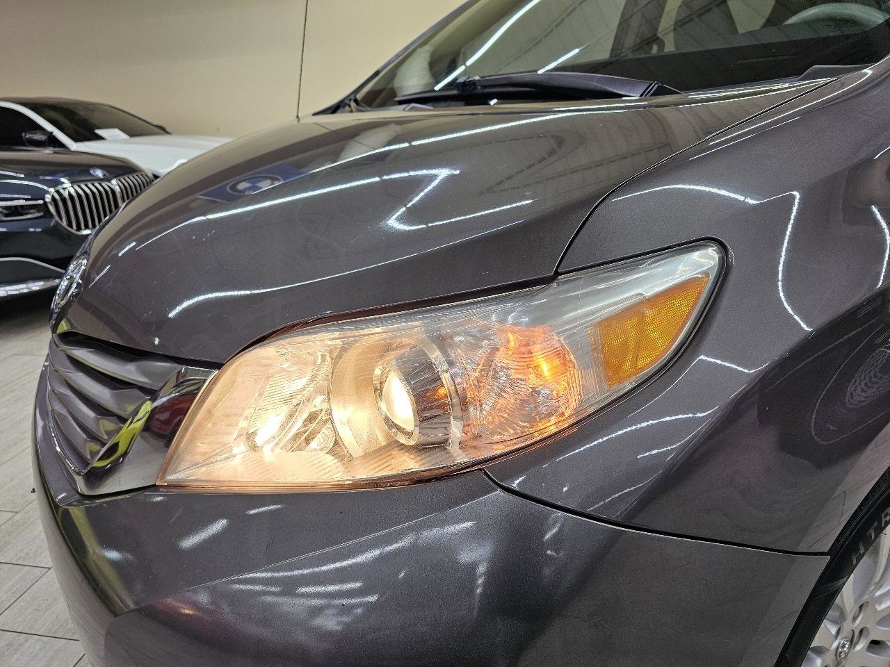 Used 2013 Toyota Sienna XLE image 11