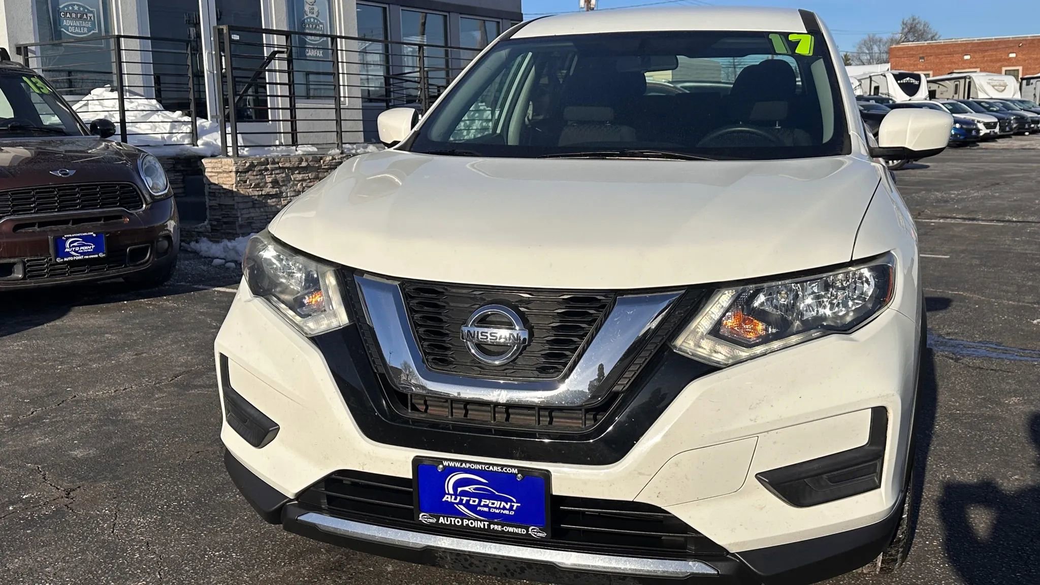 Used 2017 Nissan Rogue S image 2