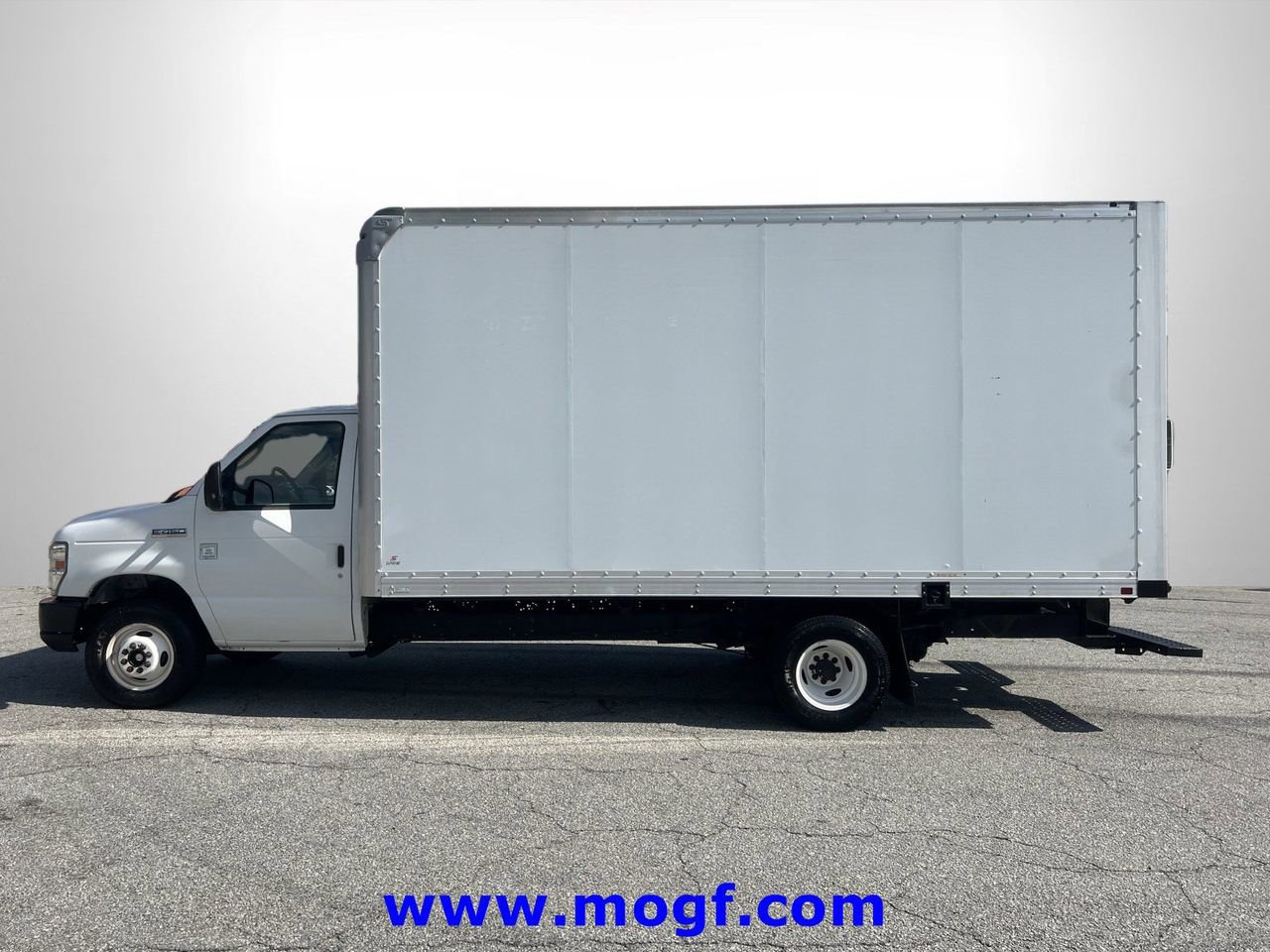 Used 2019 Ford E-450 and Econoline 450 Super Duty w/ Power Windows & Locks Group image 17