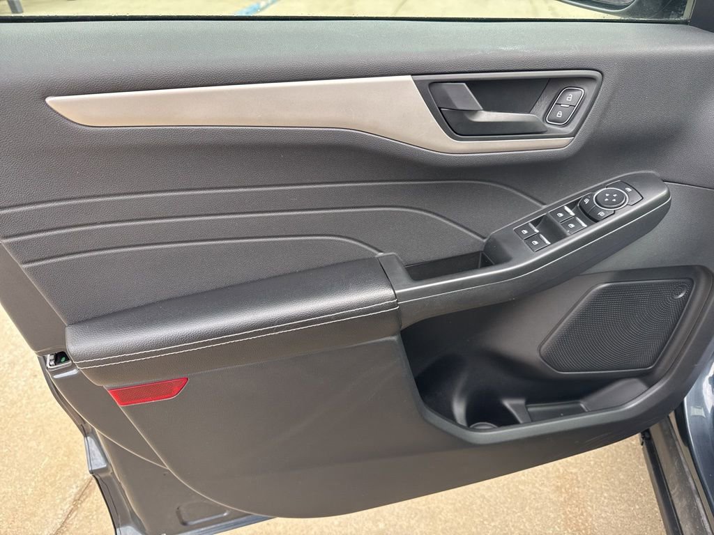 Certified 2022 Ford Escape SE w/ SE Sport Appearance Package image 7