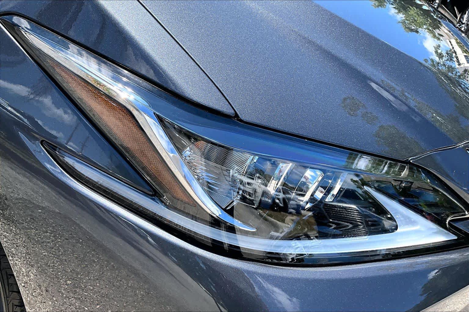 Used 2025 Lexus ES 300h w/ Premium Package FWD image 28