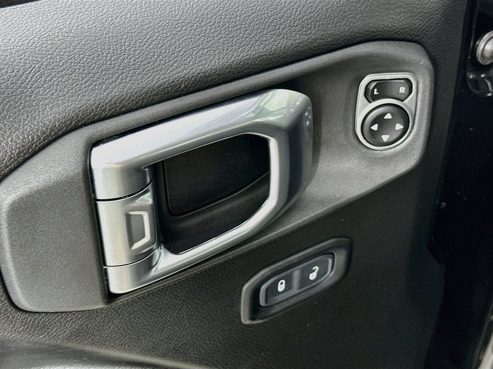 Used 2023 Jeep Gladiator Sport AWD/4WD image 17