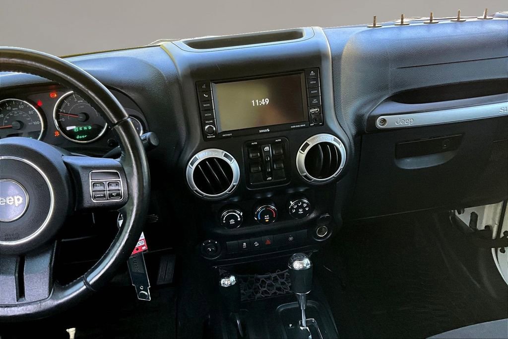 Used 2016 Jeep Wrangler Unlimited Sahara AWD/4WD image 9