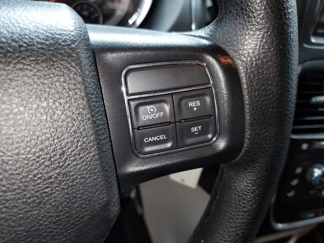 Used 2018 Dodge Grand Caravan SE w/ UConnect Hands-Free Group image 15