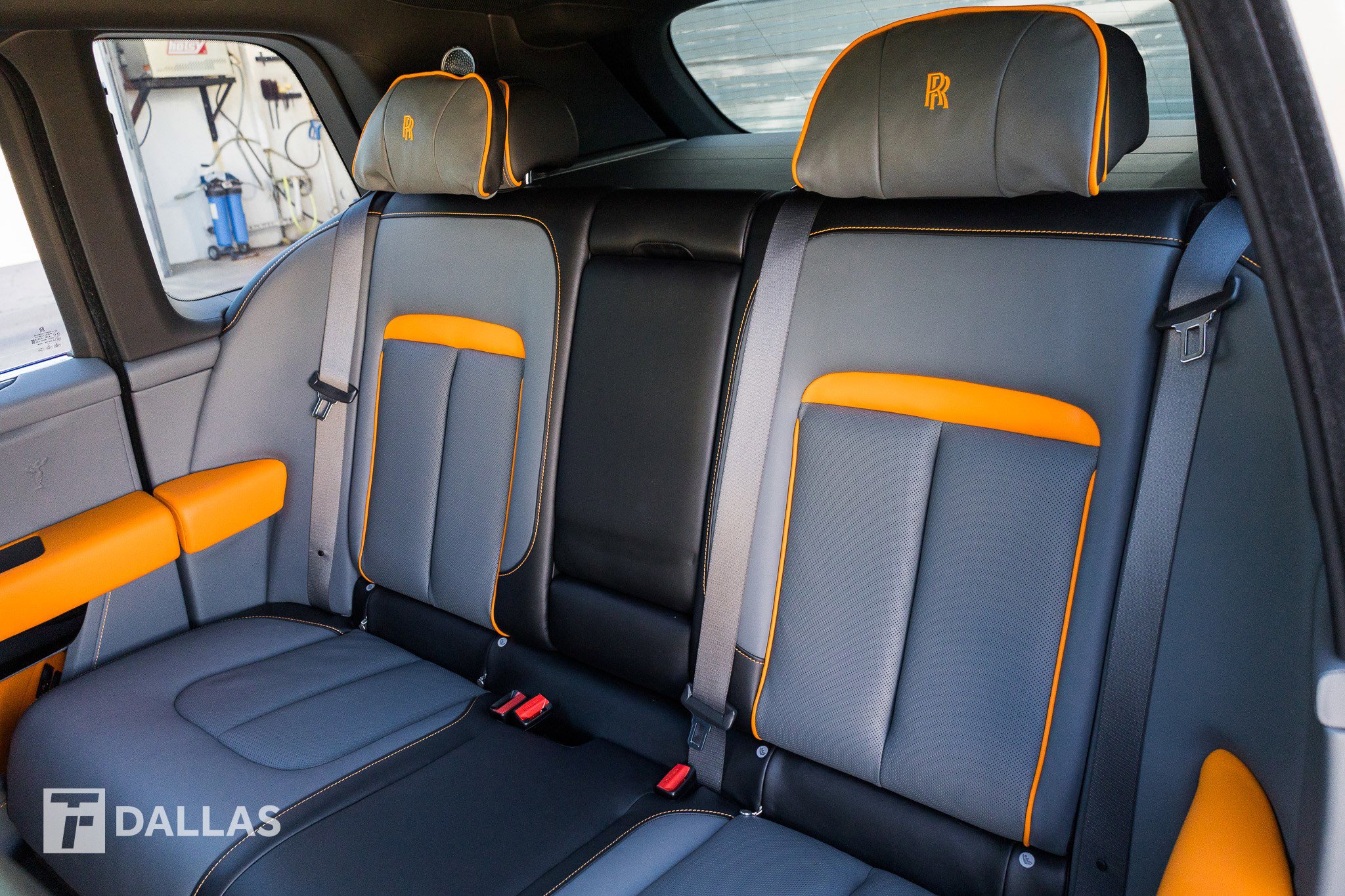 Used 2023 Rolls-Royce Cullinan w/ Cullinan Package image 32