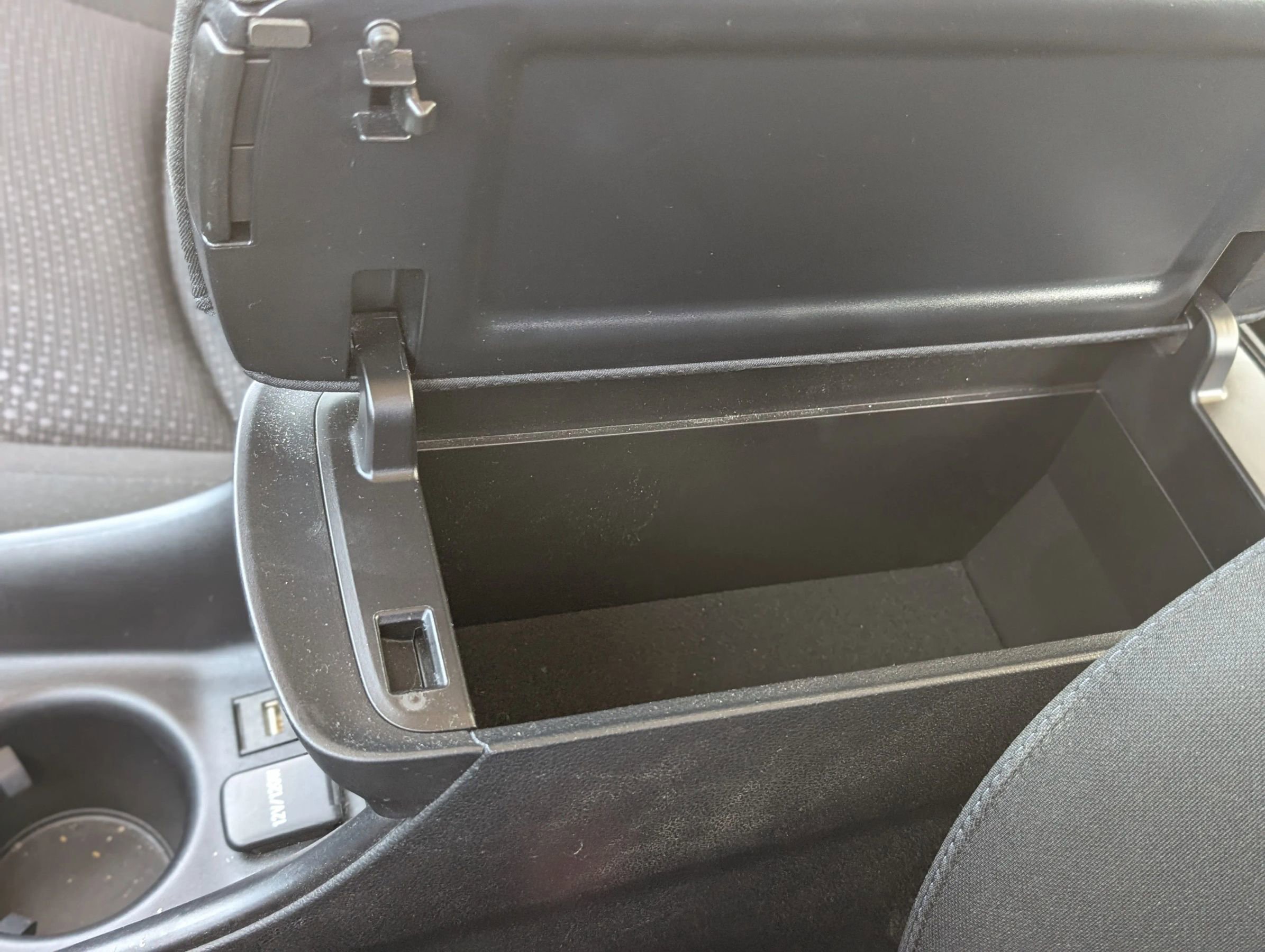 Used 2022 Toyota Prius LE image 27