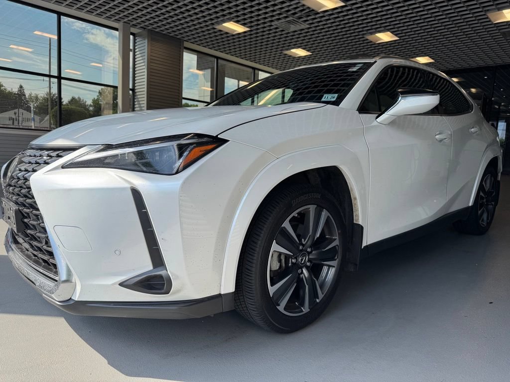 Used 2024 Lexus UX 250h AWD w/ Premium Package image 2