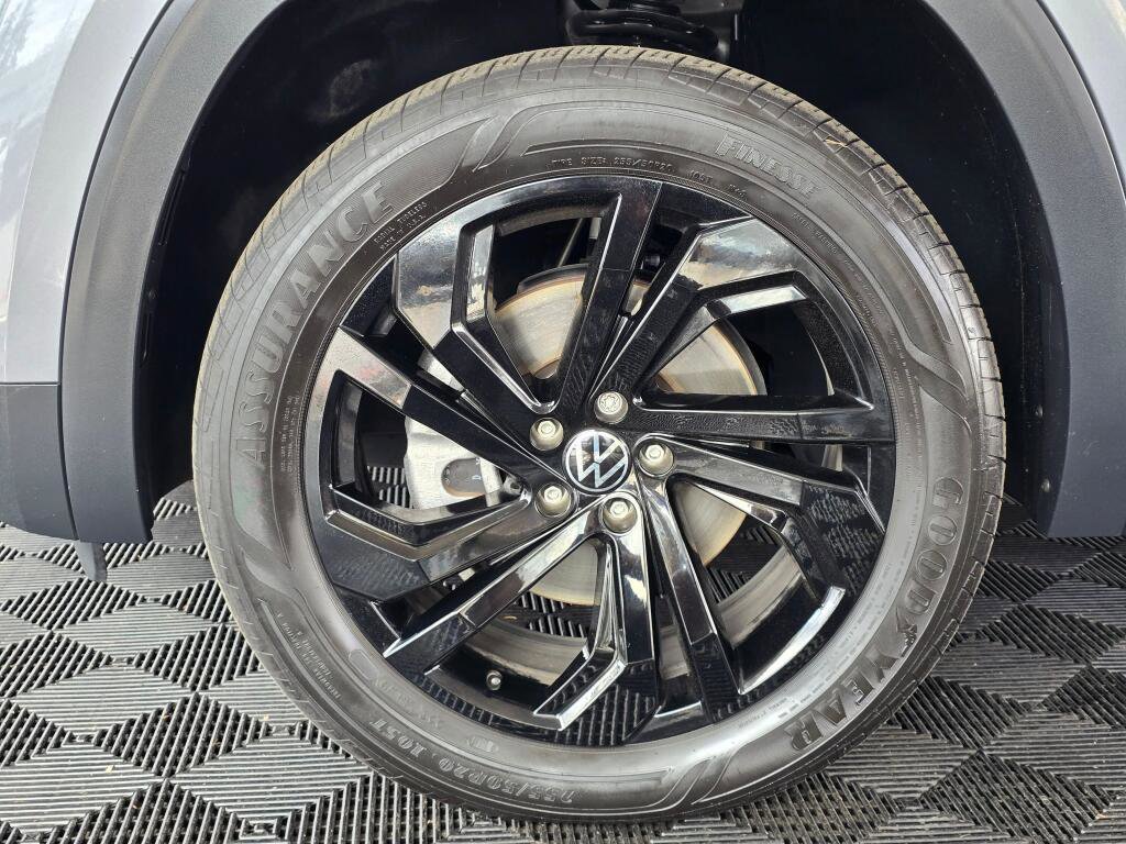 Used 2023 Volkswagen Atlas SE w/ Panoramic Sunroof Package image 12