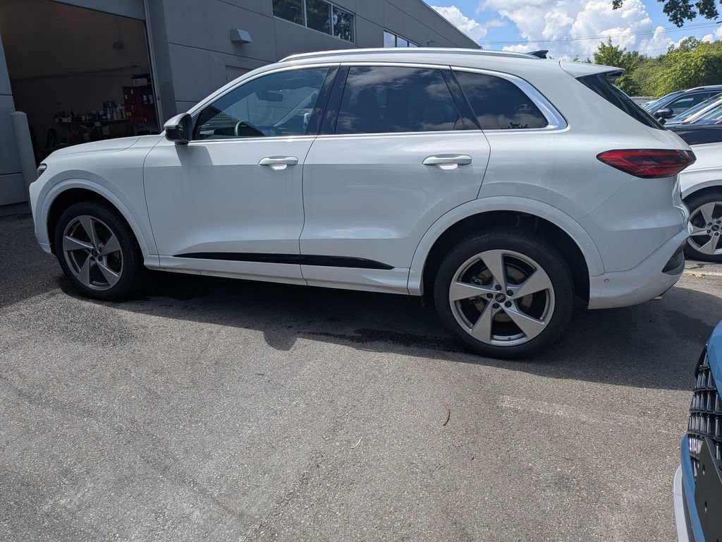 Used 2025 Audi Q5 Premium Plus w/ Premium Plus AWD/4WD image 5