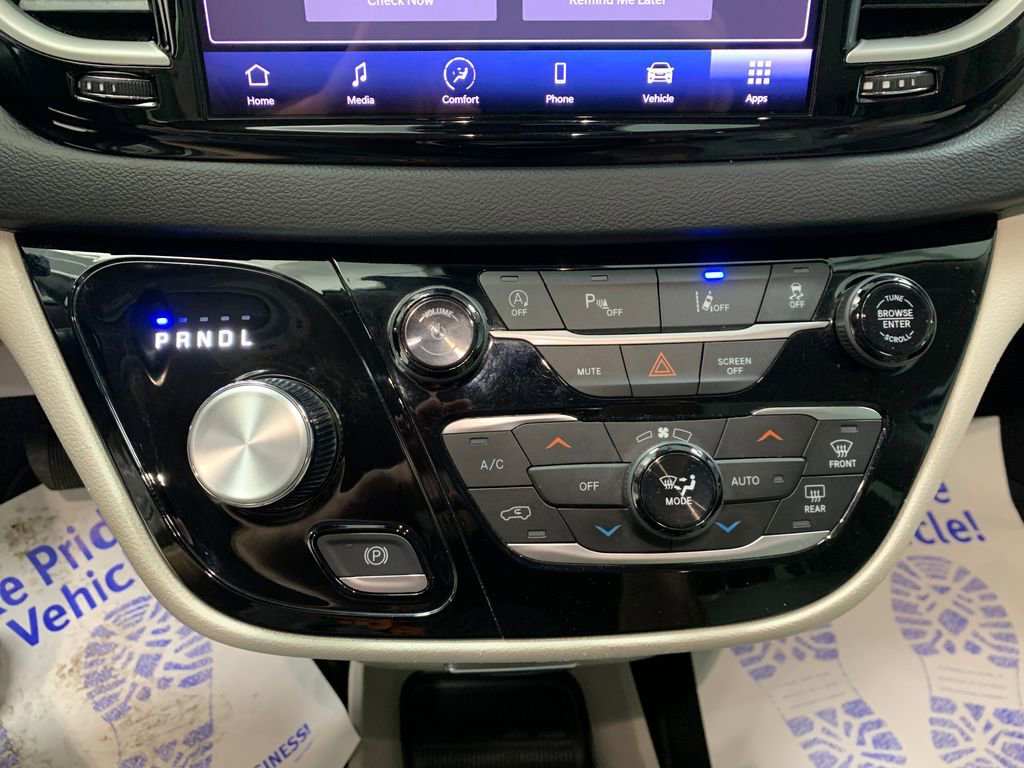 Used 2021 Chrysler Pacifica Touring-L image 27