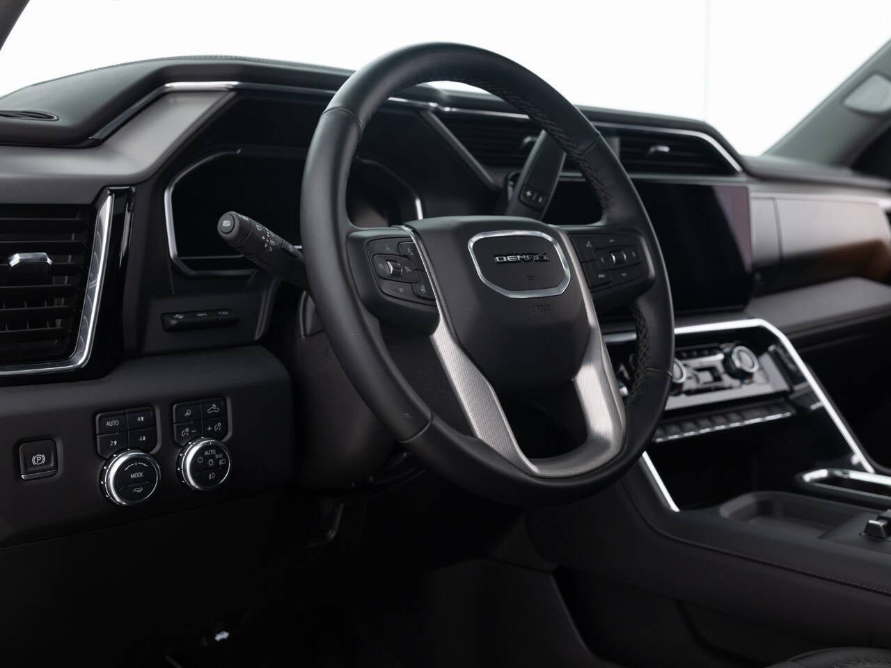 Used 2025 GMC Sierra 2500 Denali w/ Denali Reserve Package AWD/4WD image 25