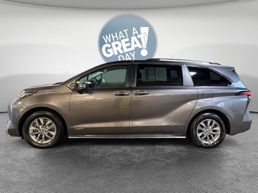 Used 2021 Toyota Sienna XLE w/ XLE Plus Package AWD/4WD image 7