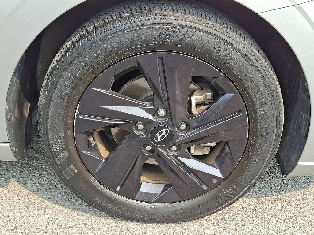 Used 2021 Hyundai Elantra SEL w/ Convenience Package FWD image 11