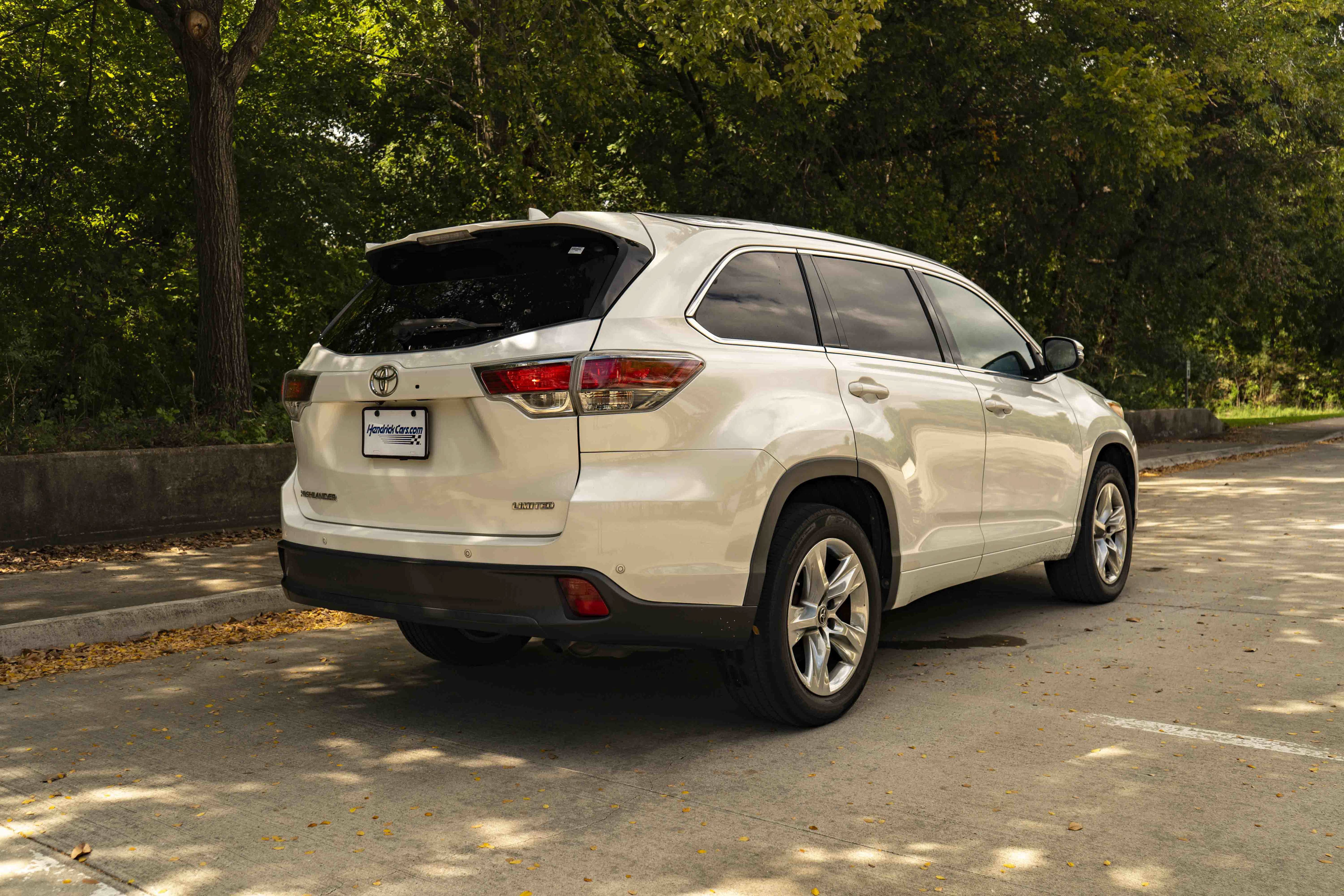 Used 2016 Toyota Highlander Limited FWD image 9