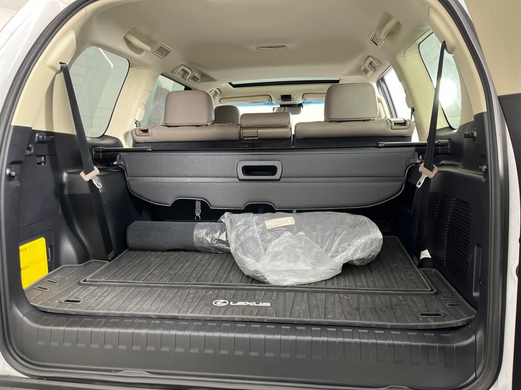 Used 2023 Lexus GX 460 Premium w/ Premium Package AWD/4WD image 10