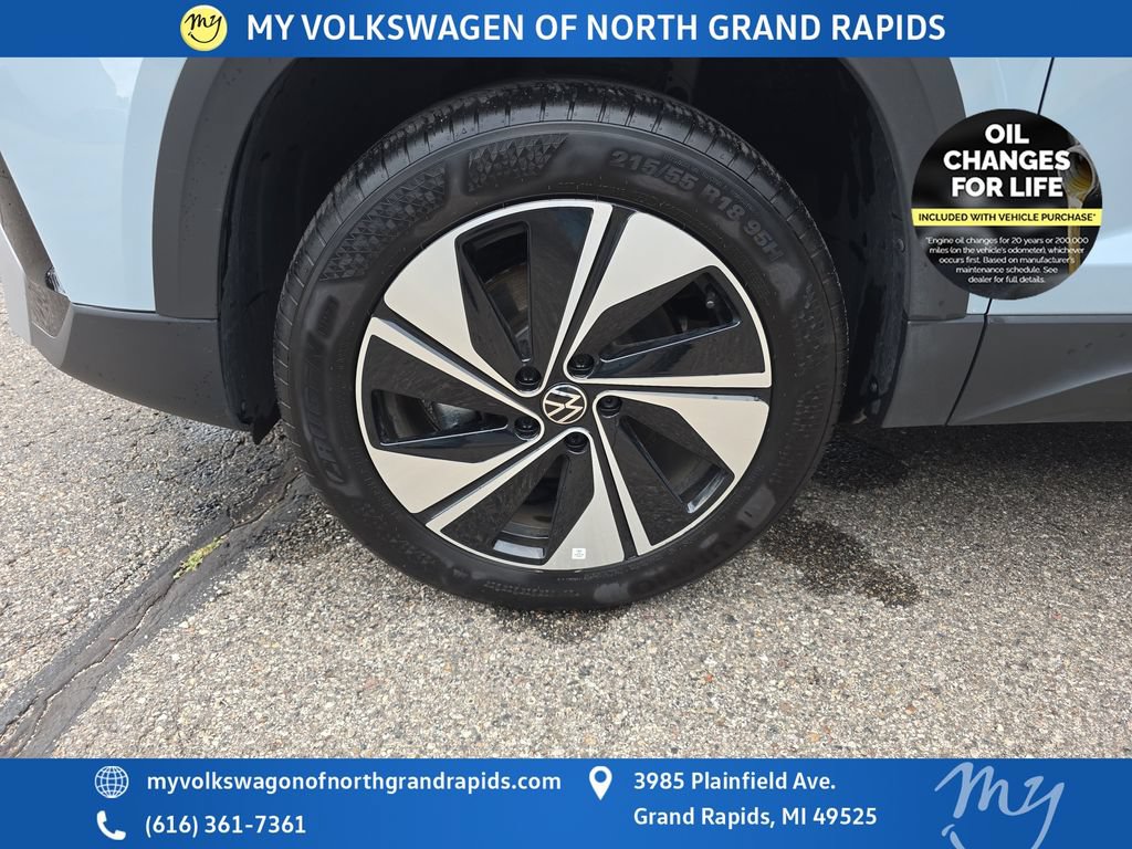 Used 2025 Volkswagen Taos SE w/ Panoramic Sunroof Package AWD/4WD image 32