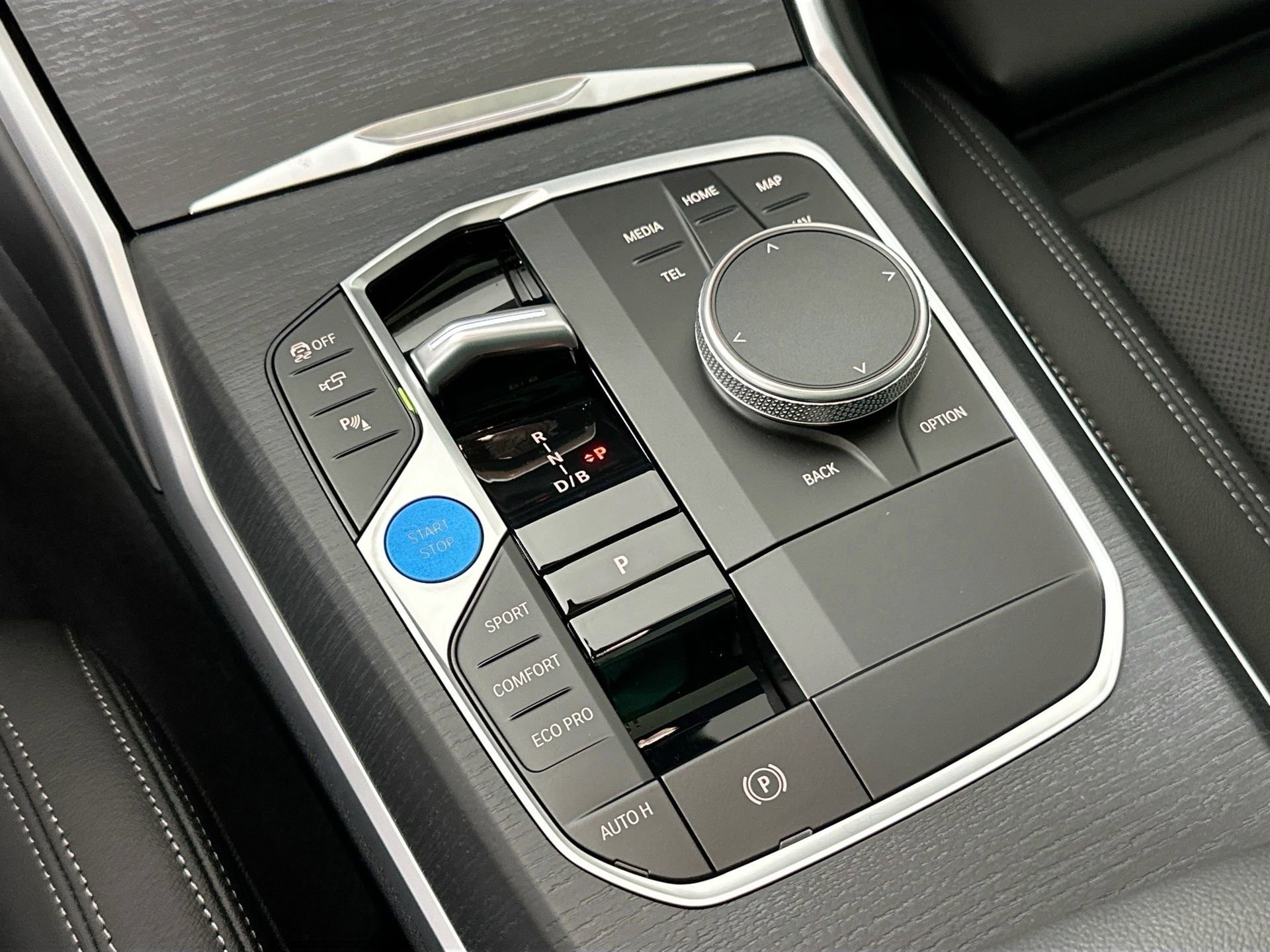 Used 2025 BMW i4 eDrive40 w/ Premium Package image 9