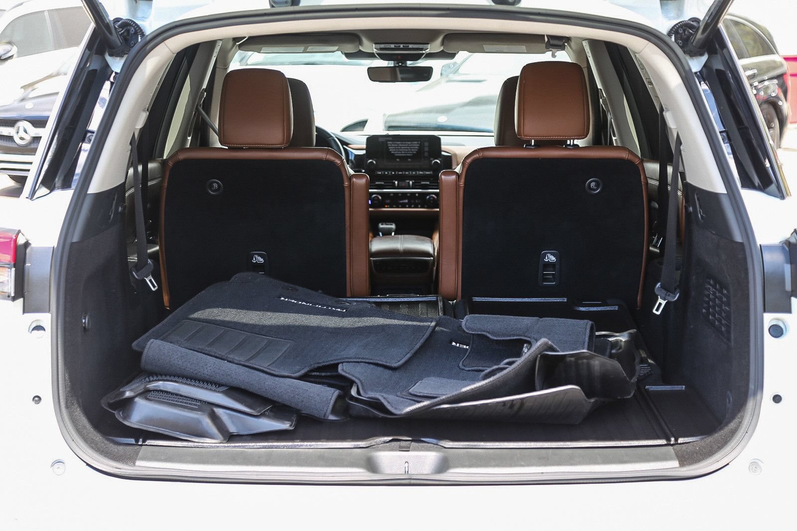 Used 2023 Nissan Pathfinder Platinum FWD image 24
