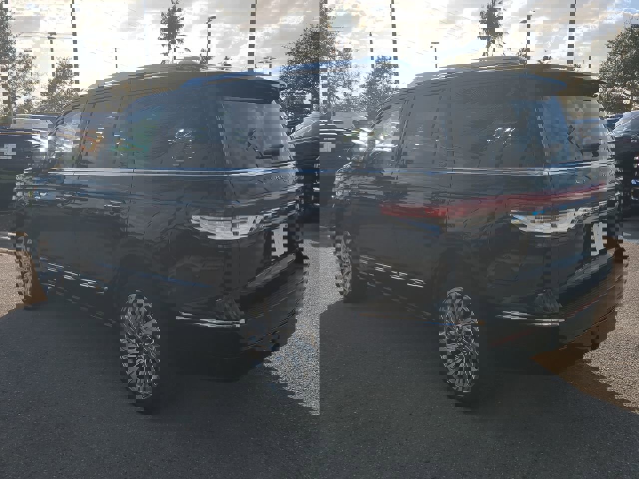 Used 2024 Lincoln Navigator Reserve image 7