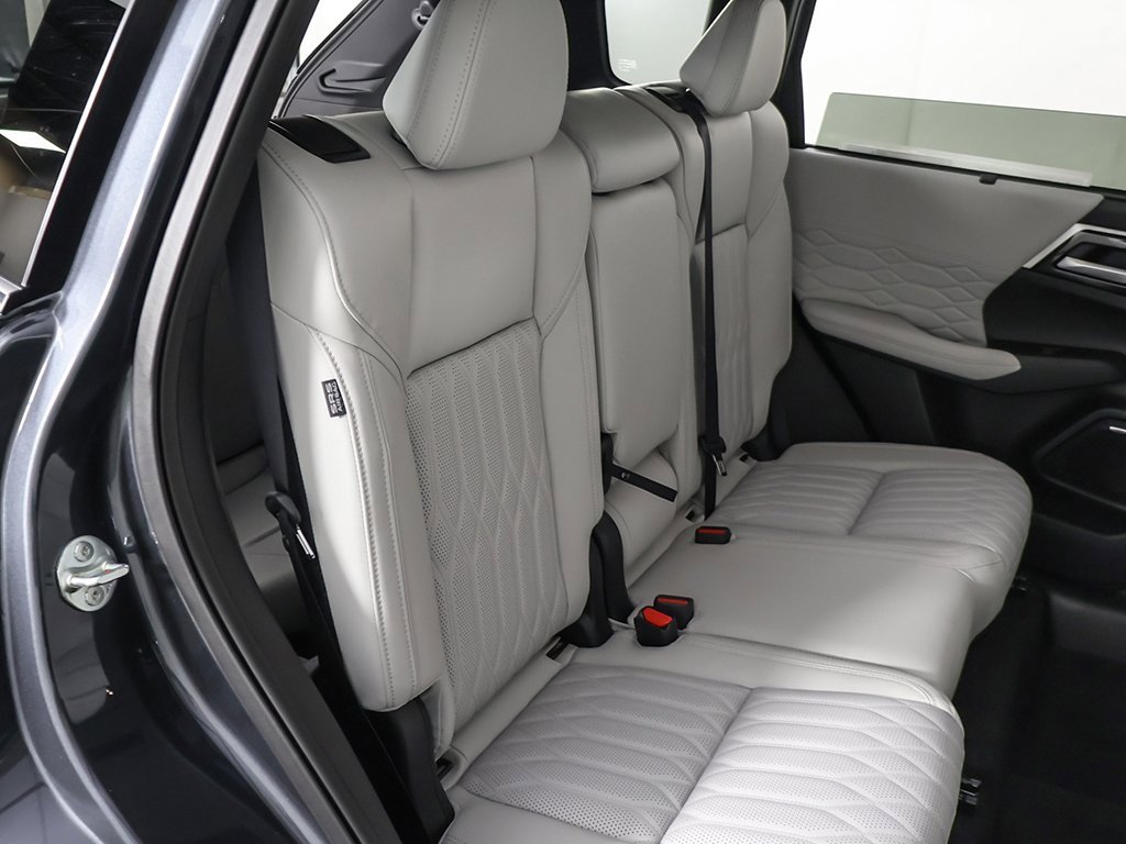 New 2025 Mitsubishi Outlander SEL image 36