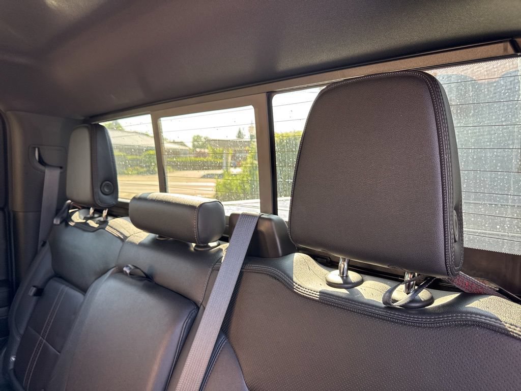 Used 2022 Chevrolet Silverado 1500 High Country w/ Technology Package AWD/4WD image 19
