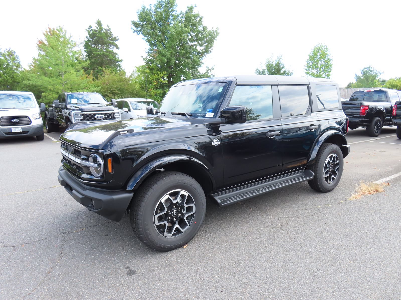 New 2026 Ford Bronco Outer Banks AWD/4WD image 3