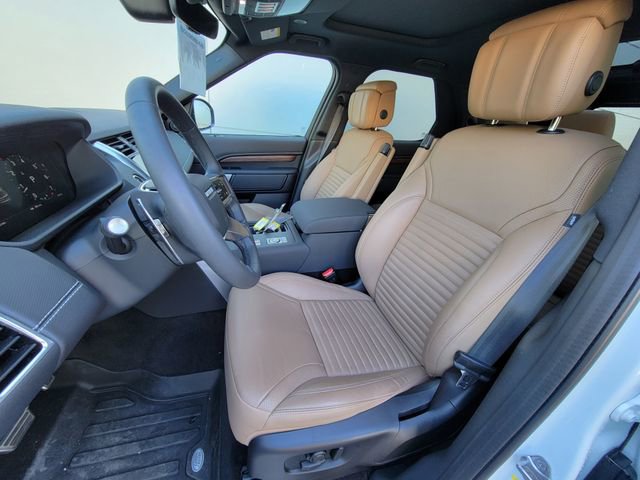 Used 2025 Land Rover Discovery Dynamic SE AWD/4WD image 5