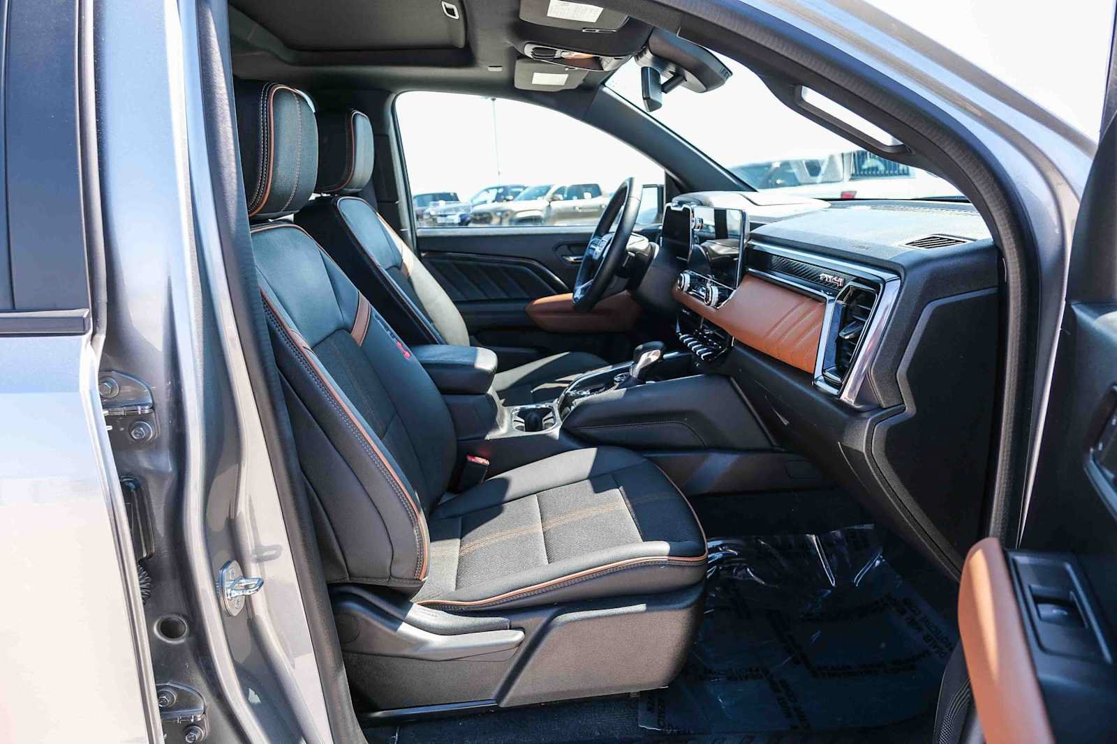 Used 2023 GMC Canyon AT4 w/ Technology Package AWD/4WD image 18