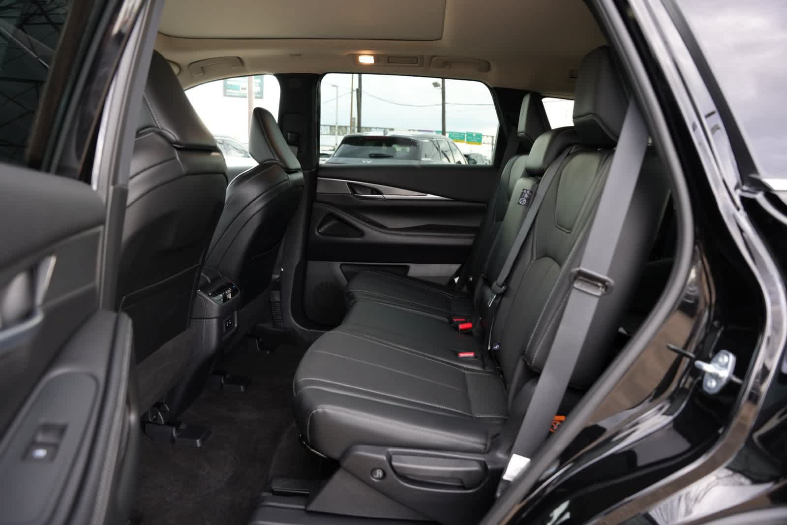 Certified 2027 INFINITI QX60 Pure w/ Cargo Package FWD image 17
