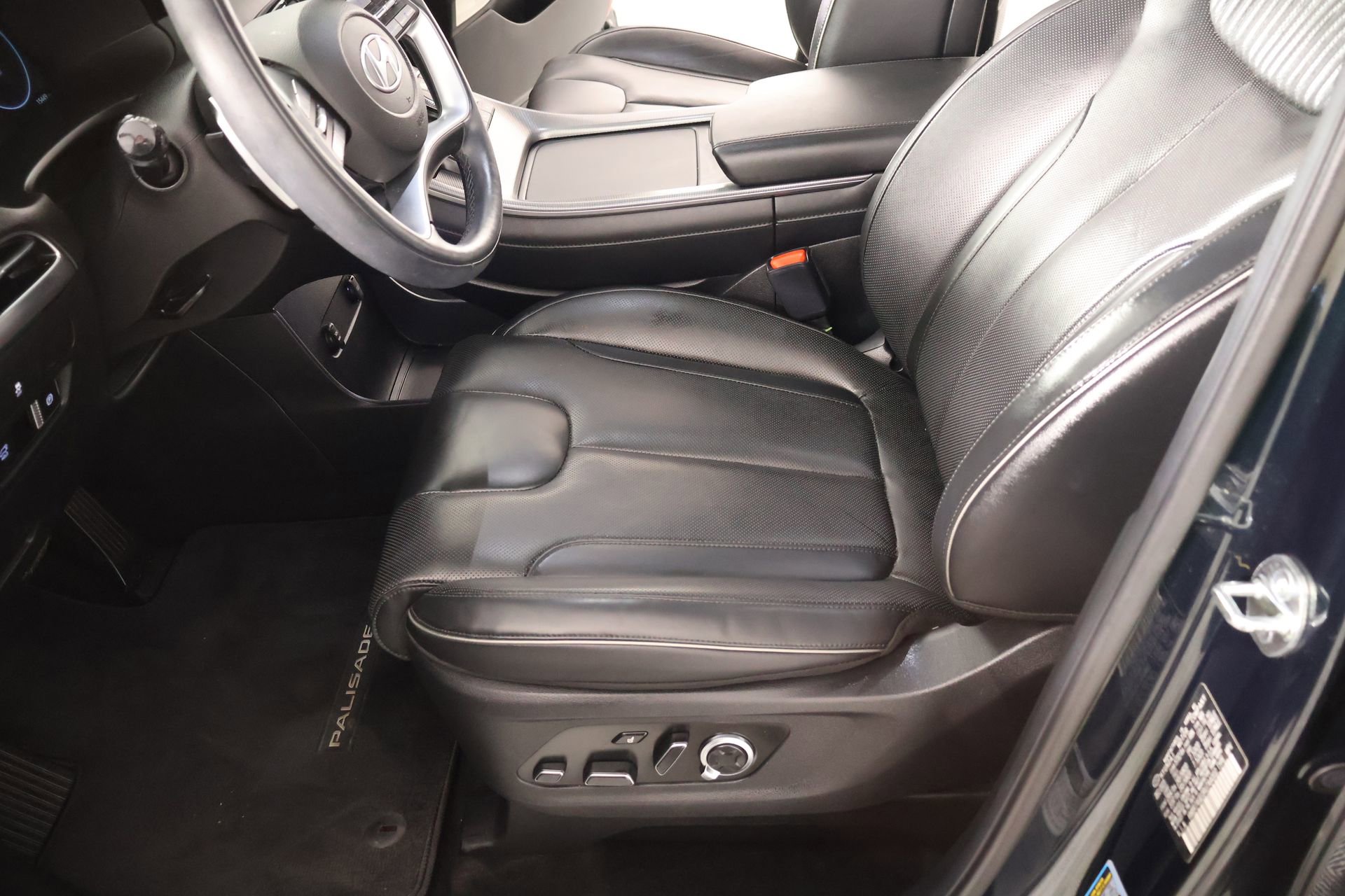 Used 2024 Hyundai Palisade Calligraphy image 12