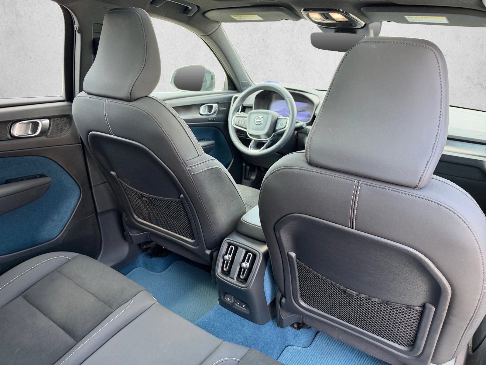 Used 2023 Volvo XC40 Recharge Ultimate AWD/4WD image 26