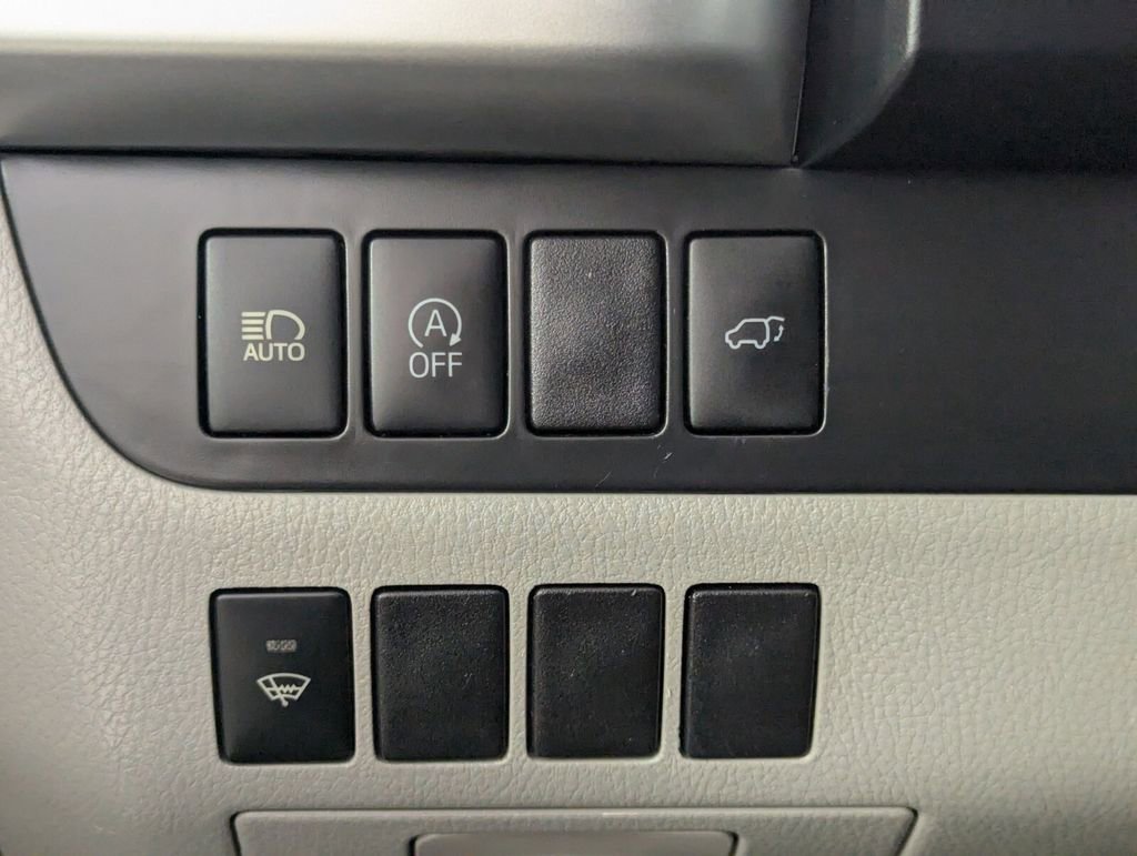 Used 2019 Toyota Highlander Plus FWD image 13