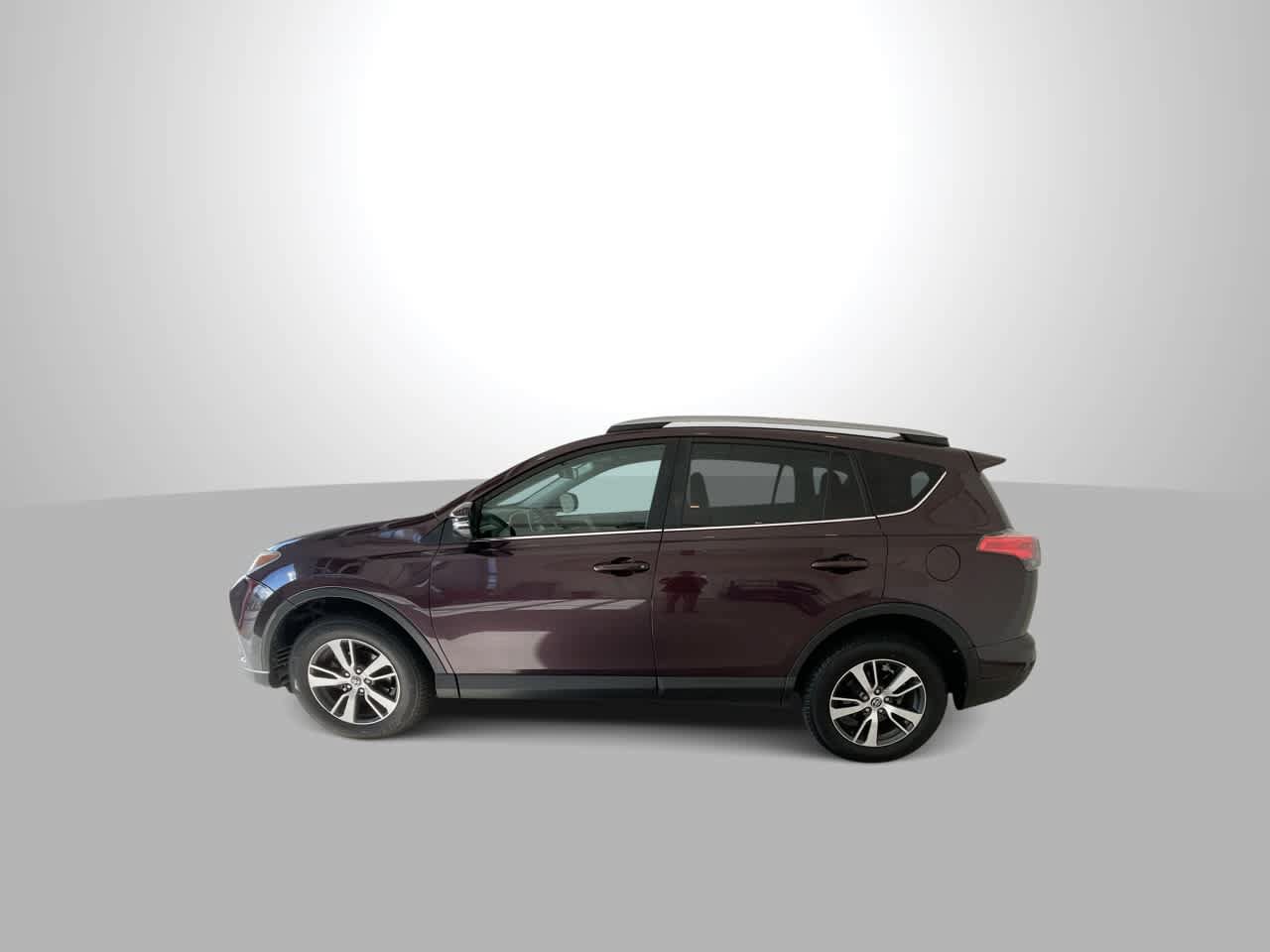 Used 2018 Toyota RAV4 XLE AWD/4WD image 5