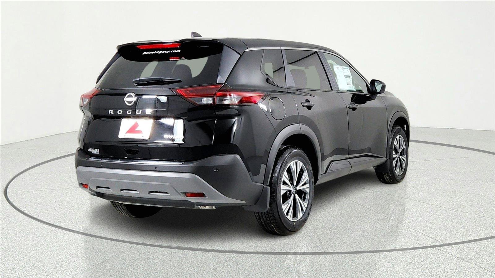 Used 2023 Nissan Rogue SV AWD/4WD image 3