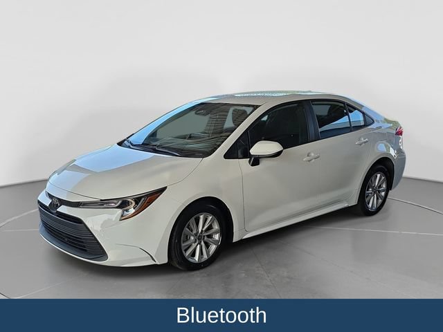 Used 2024 Toyota Corolla LE w/ LE Convenience Package FWD image 4